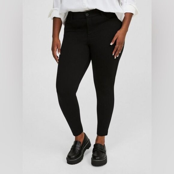 Women’s torrid 22 Studio Lux Black Ankle Skinny High-Rise Pant - Picture 1 of 9